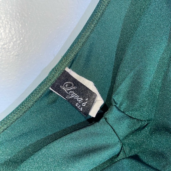 Elegant Green Off-Shoulder Dress - Picture 7 of 7